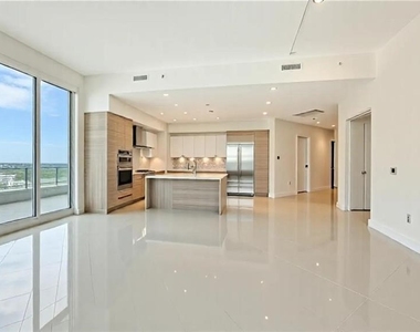 111 S Pineapple Avenue - Photo Thumbnail 11