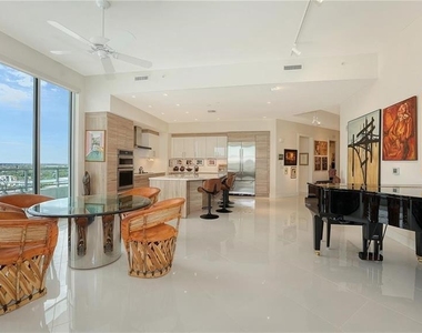 111 S Pineapple Avenue - Photo Thumbnail 12