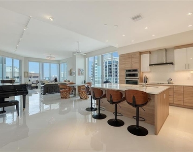 111 S Pineapple Avenue - Photo Thumbnail 18