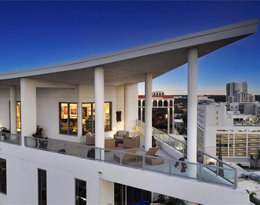 111 S Pineapple Avenue - Photo Thumbnail 3