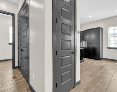 461 Vin Benicarlo Place - Photo Thumbnail 18