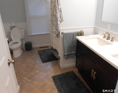 240 Derby Avenue - Photo Thumbnail 14