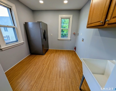 10 Wallace Street - Photo Thumbnail 5