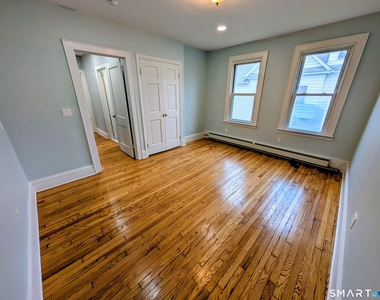 10 Wallace Street - Photo Thumbnail 14