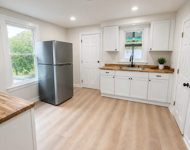 252 Franklin Street - Photo Thumbnail 2