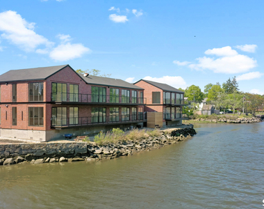 253 Riverside Avenue - Photo Thumbnail 16
