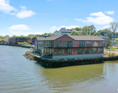 253 Riverside Avenue - Photo Thumbnail 9