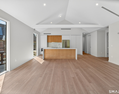 253 Riverside Avenue - Photo Thumbnail 4