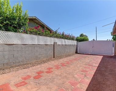 3896 Acapulco Avenue - Photo Thumbnail 37