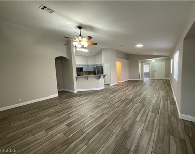 1921 Wild Pony Avenue - Photo Thumbnail 2