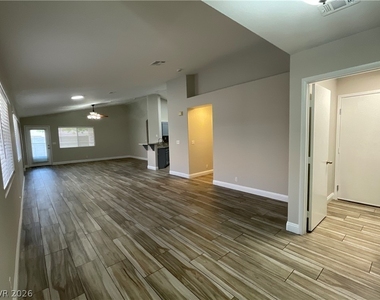 1921 Wild Pony Avenue - Photo Thumbnail 4