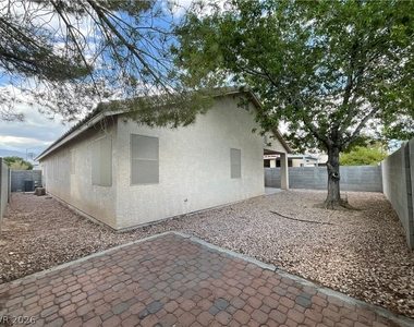 1921 Wild Pony Avenue - Photo Thumbnail 14