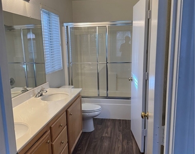 10066 Cambridge Blue Avenue - Photo Thumbnail 10