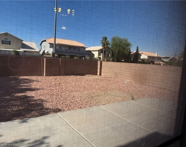 10066 Cambridge Blue Avenue - Photo Thumbnail 15