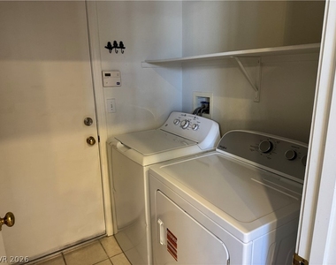 10066 Cambridge Blue Avenue - Photo Thumbnail 7