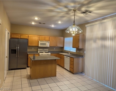10066 Cambridge Blue Avenue - Photo Thumbnail 5