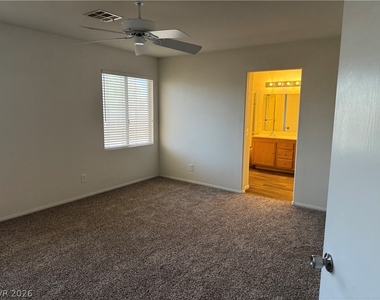 10066 Cambridge Blue Avenue - Photo Thumbnail 14