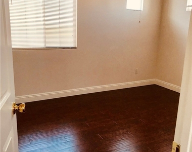 4433 Nestos Valley Avenue - Photo Thumbnail 11