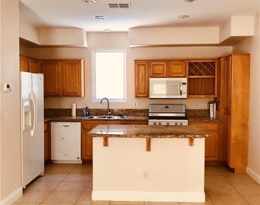 4433 Nestos Valley Avenue - Photo Thumbnail 5