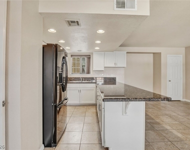 101 Luna Way - Photo Thumbnail 12