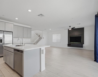 294 Mount Williamson Street - Photo Thumbnail 5