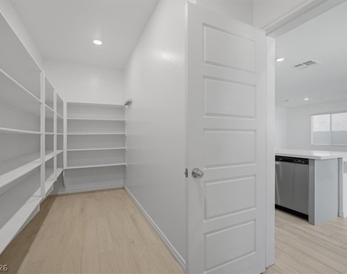 294 Mount Williamson Street - Photo Thumbnail 4