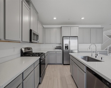 294 Mount Williamson Street - Photo Thumbnail 3