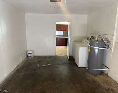 5228 Greene Lane - Photo Thumbnail 4