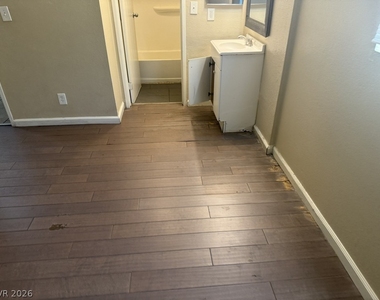 5228 Greene Lane - Photo Thumbnail 2