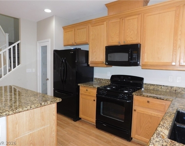 913 Ambrosia Drive - Photo Thumbnail 6