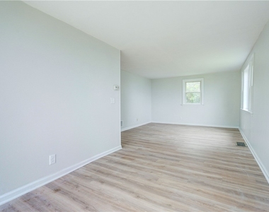 904 Lake Road - Photo Thumbnail 9