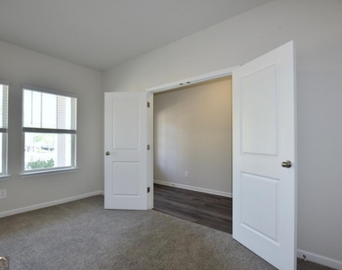 118 Sequoia Lane - Photo Thumbnail 4