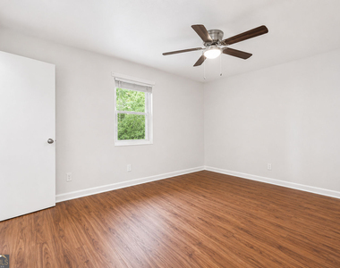 3203 E Point Street - Photo Thumbnail 10