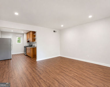 3203 E Point Street - Photo Thumbnail 2