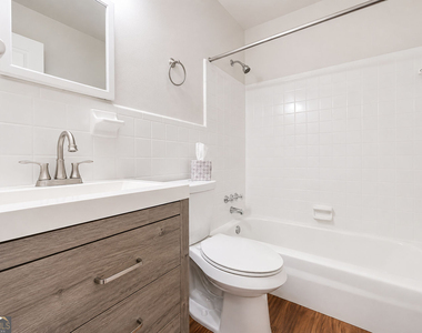 3203 E Point Street - Photo Thumbnail 8