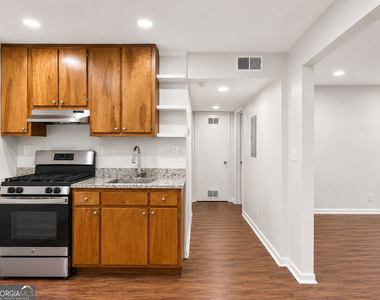 3203 E Point Street - Photo Thumbnail 7
