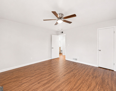 3203 E Point Street - Photo Thumbnail 14