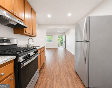 3203 E Point Street - Photo Thumbnail 6