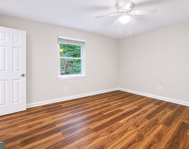 3193 E Point Street - Photo Thumbnail 12