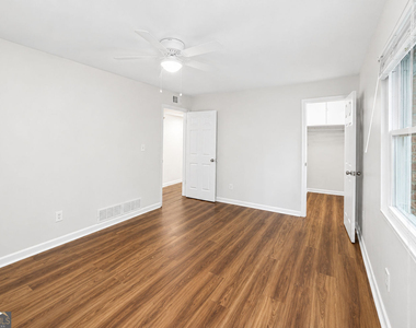 3193 E Point Street - Photo Thumbnail 13