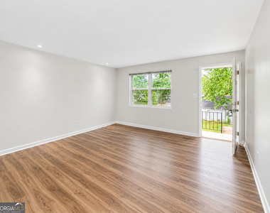 3193 E Point Street - Photo Thumbnail 4