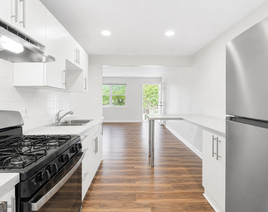 3193 E Point Street - Photo Thumbnail 8