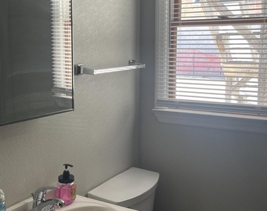 127 Hancock Avenue - Photo Thumbnail 4