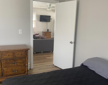127 Hancock Avenue - Photo Thumbnail 7