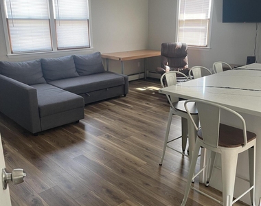 127 Hancock Avenue - Photo Thumbnail 1