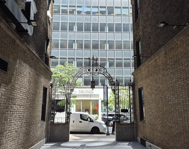 East 46 Street - Photo Thumbnail 6
