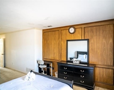 3706 Bishop Hill Drive - Photo Thumbnail 19
