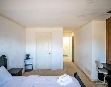 3706 Bishop Hill Drive - Photo Thumbnail 16