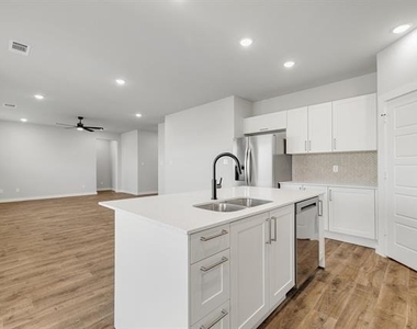4028 Clovis Street - Photo Thumbnail 10