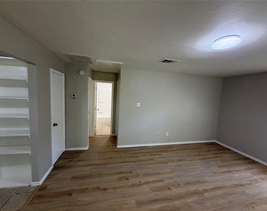 605 Nw Main Street - Photo Thumbnail 5